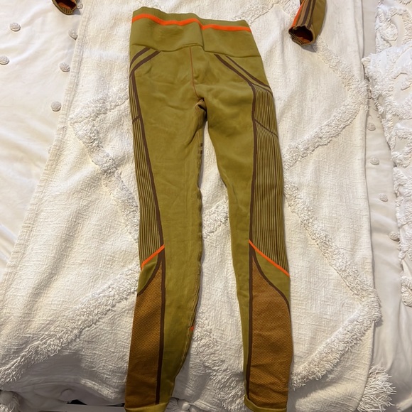 Fabletics matching set - Picture 3 of 4